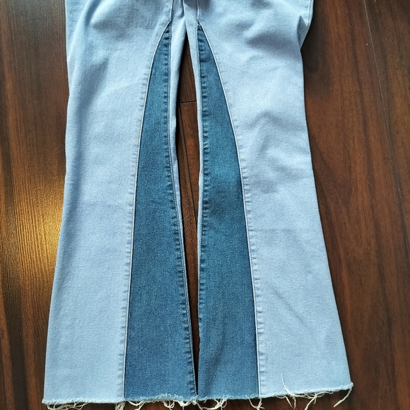 Forever 21 Flare Jeans with raw hem, Women Size 25 - Picture 4 of 16